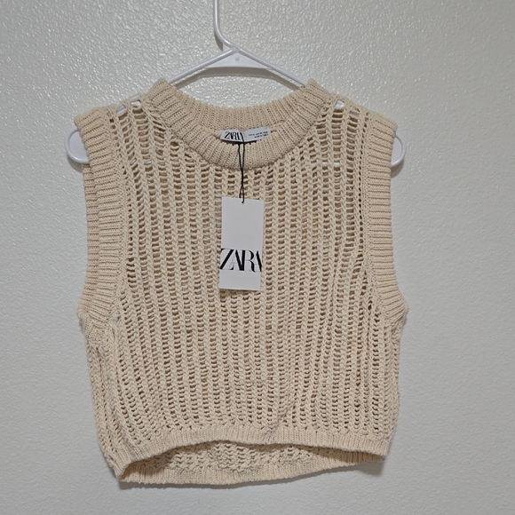 Zara Tops - NWT Zara Cream Ribbed Cropped Tank Top